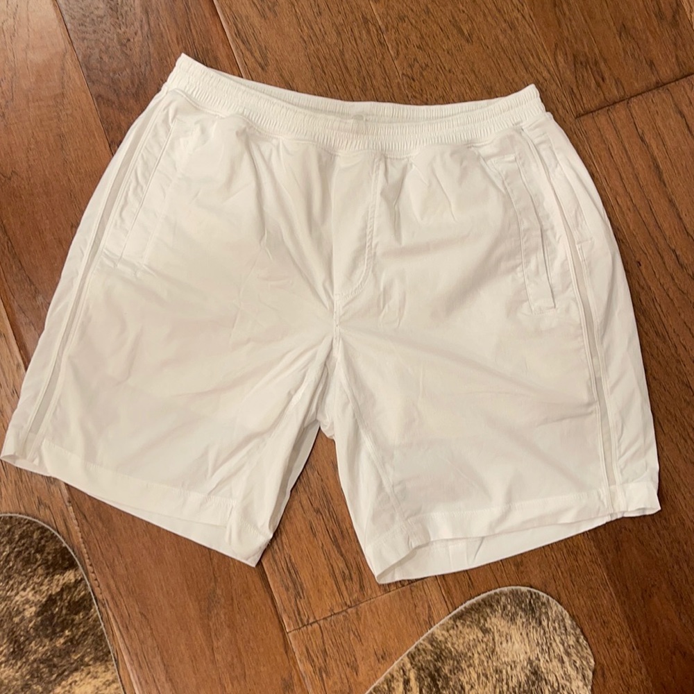 White. XL. Lined. Lulu pace breaker shorts